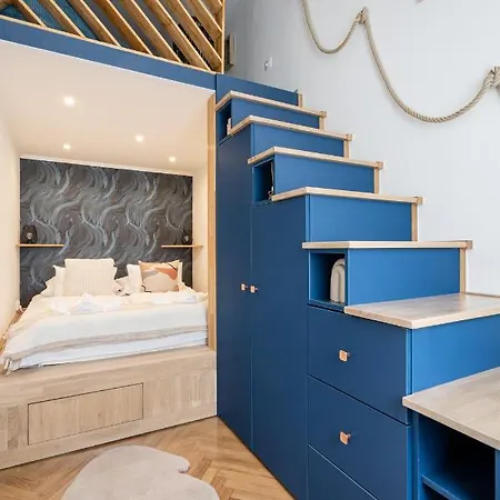 Solar System With Gallery Budapest